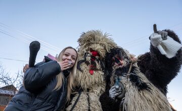 FOTO: Pastieri, betlehemy a koledy. Lom nad Rimavicou ožil starými vianočnými hrami