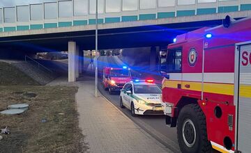 FOTO: Hasiči zasahovali pri požiari chatrče v Sásovej