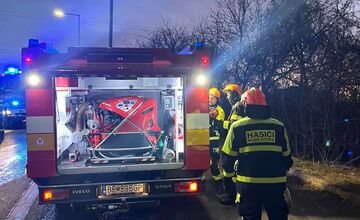 FOTO: Hasiči zasahovali pri požiari chatrče v Sásovej