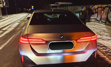 FOTO: Bystrickí policajti chytili 48-ročného vodiča pod vplyvom drog, v aute viezol aj dieťa