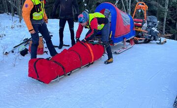 FOTO: Horskí záchranári pomáhali 56-ročnému bežkárovi s poranenou hlavou pod Lopúchovým vrchom