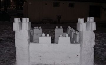 FOTO: Sliač hľadá najlepšieho snehuliaka