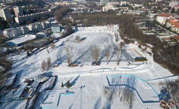 FOTO: Areál zimných športov na plážovom kúpalisku sa teší veľkej obľube