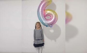 FOTO: Nevidiaca Simonka z Brezna získala finančnú podporu od mesta, hokejového klubu aj darcov