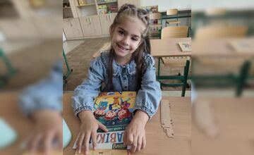 FOTO: Nevidiaca Simonka z Brezna získala finančnú podporu od mesta, hokejového klubu aj darcov