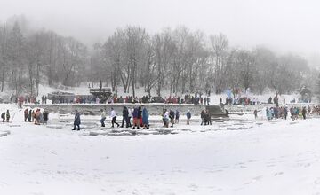 FOTO: Tajch Klinger zaplnili otužilci