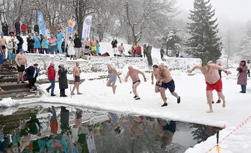 FOTO: Tajch Klinger zaplnili otužilci