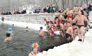 FOTO: Tajch Klinger zaplnili otužilci
