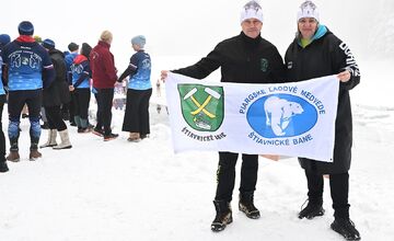 FOTO: Tajch Klinger zaplnili otužilci