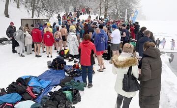 FOTO: Tajch Klinger zaplnili otužilci