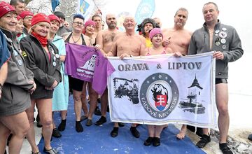 FOTO: Tajch Klinger zaplnili otužilci