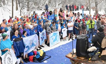 FOTO: Tajch Klinger zaplnili otužilci