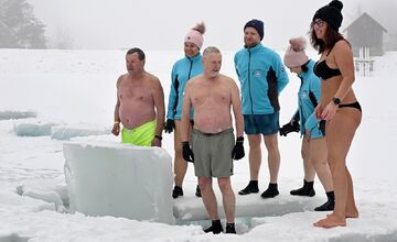 FOTO: Tajch Klinger zaplnili otužilci