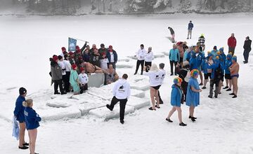 FOTO: Tajch Klinger zaplnili otužilci