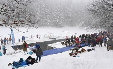 FOTO: Tajch Klinger zaplnili otužilci