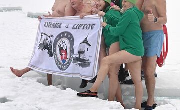 FOTO: Tajch Klinger zaplnili otužilci