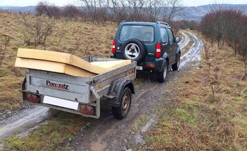 FOTO: Matrace skončili vyhodené v prírode