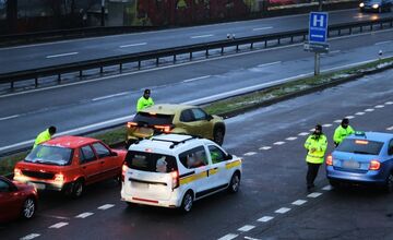 FOTO: Policajti si pri Banskej Bystrici posvietili na vodičov, zamerali sa na alkohol