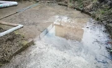 FOTO: Takto vyzerá cesta k zastávke na zvolenskom sídlisku