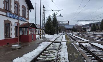 FOTO: Iniciatíva STRED nesúhlasí so zrušením predaja lístkov v Žiari