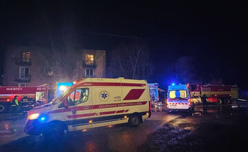 FOTO: V bytovke v Tornali došlo k výbuchu plynu, 4 osoby sa zranili