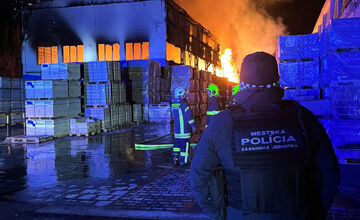 FOTO: Požiar haly vo Zvolene