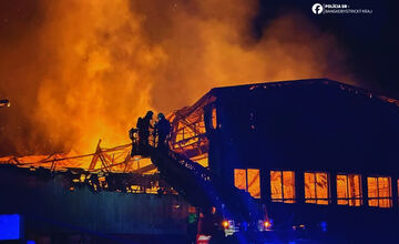 FOTO: Požiar haly vo Zvolene