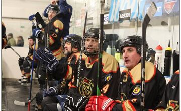 FOTO: Hasiči hrali hokej pre malú Julku