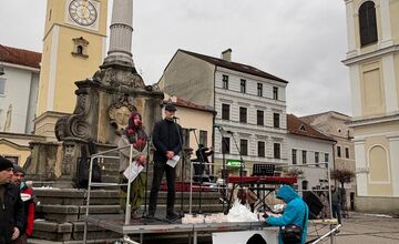 FOTO: Takto vyzeralo spomienkové podujatie za Jána Kuciaka jeho snúbenicu Martinu Kušnírovú