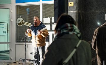 FOTO: Takto vyzeralo spomienkové podujatie za Jána Kuciaka jeho snúbenicu Martinu Kušnírovú