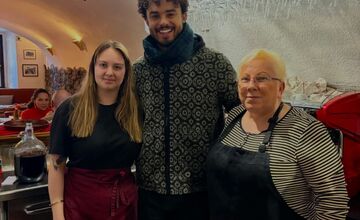 FOTO: Filmovanie zahraničného seriálu v centre Banskej Štiavnice