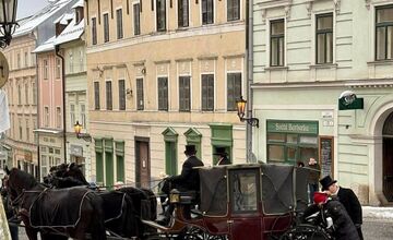 FOTO: Filmovanie zahraničného seriálu v centre Banskej Štiavnice