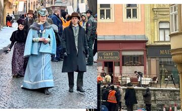 FOTO: Filmovanie zahraničného seriálu v centre Banskej Štiavnice