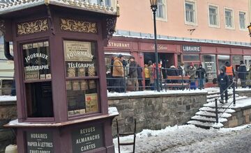 FOTO: Filmovanie zahraničného seriálu v centre Banskej Štiavnice