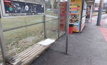 FOTO: Vankúše na zastávkach v Banskej Bystrici