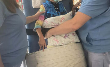 FOTO: Rodičia z Bystrice prosia o pomoc pre dcérku, aby mohla urobiť prvé kroky