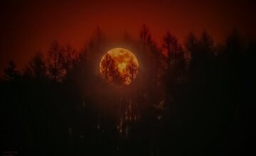 FOTO: Fascinujúci spln nad stredným Slovenskom