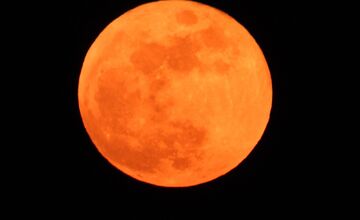 FOTO: Fascinujúci spln nad stredným Slovenskom