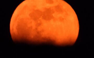 FOTO: Fascinujúci spln nad stredným Slovenskom