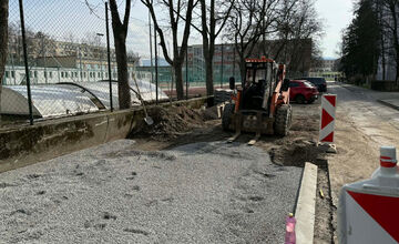 FOTO: Vodiči vo Zvolene dostanú zrekonštruované parkovisko do konca marca