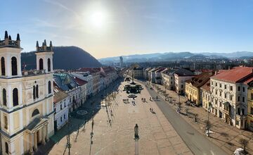 FOTO: Pohľad na Hodinovú vežu v Bystrici láka turistov