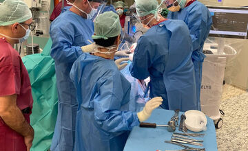 FOTO: Rooseveltova nemocnica využíva robotickú navigáciu pri operácii kolena