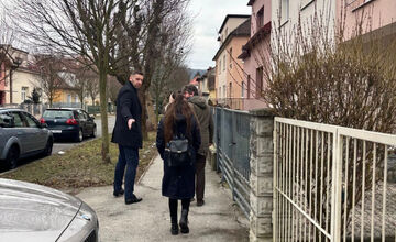 FOTO: Ranný príchod žiakov do škôl vo Zvolene spôsobuje chaos a nervozitu