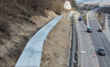 FOTO: V Brezne vzniká najdlhšia nadzemná cyklolávka na Slovensku