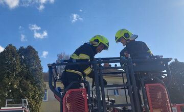 FOTO: Hasiči zo Zvolena zachránili vystrašeného kocúra