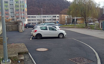 FOTO: V mestskej časti Bystrice pribudnú nové parkovacie miesta