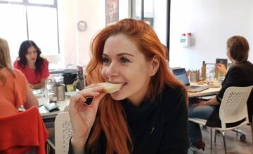 FOTO: Známu televízna porotkyňu zo Senca pozvali na prestížnu súťaž v Londýne. Čo tam ochutnávala?