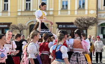 FOTO: Jar dorazila do centra Banskej Bystrice