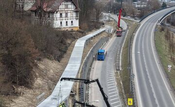 FOTO: V Brezne pokračujú práce na cyklolávke