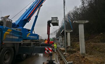FOTO: V Brezne pokračujú práce na cyklolávke